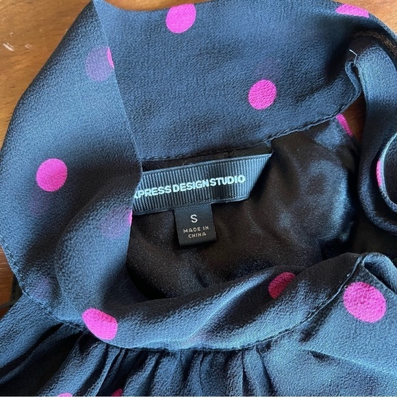 Express Sleeveless Polka Dot Blouse fushia with black lined size small - Picture 6 of 11